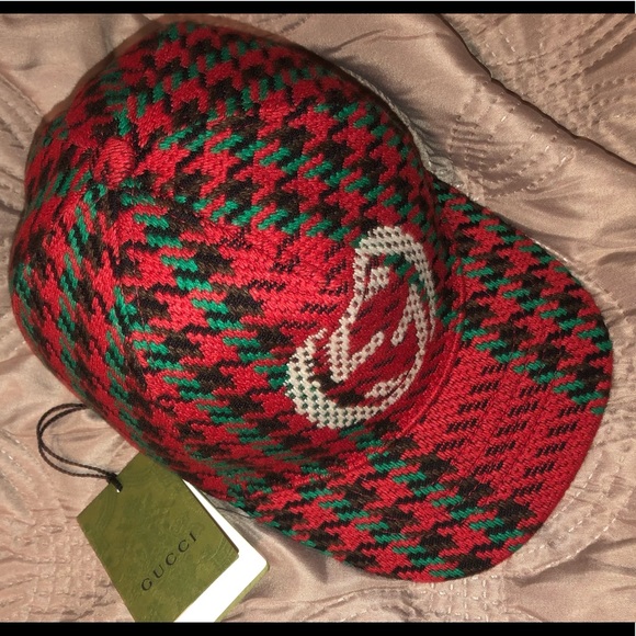 Gucci Other - NWT AUTHENTIC Gucci Houndstooth cap in Medium.